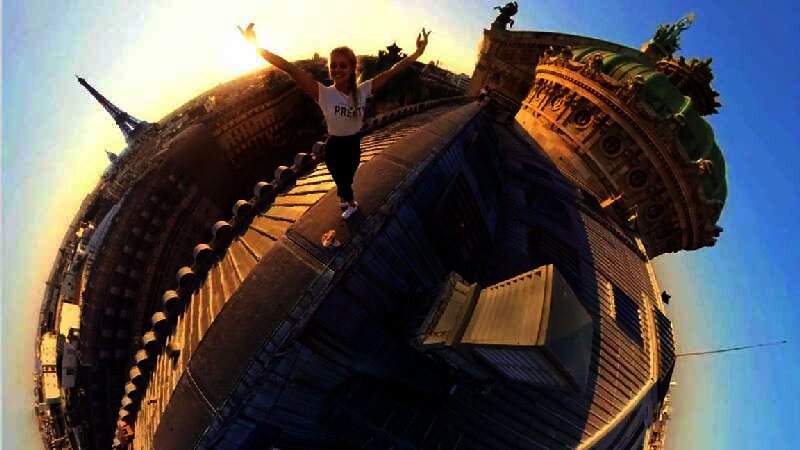 Screenshot des Find Me In Paris Moduls - Hier die Szene am Eiffelturm